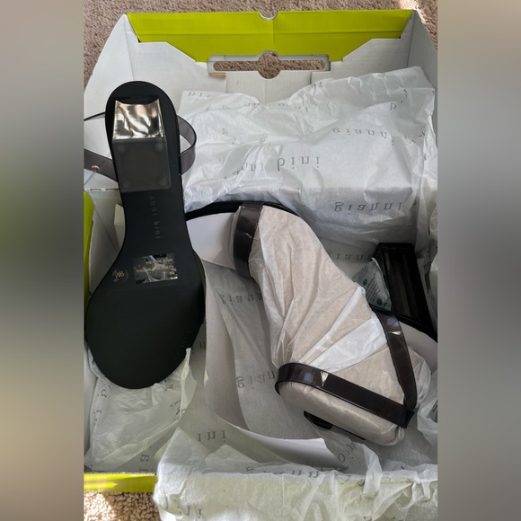 Gianni Bini Liyra Clear Ankle Strap Block Heel Sandals Smoke Size 9 - Picture 8 of 11